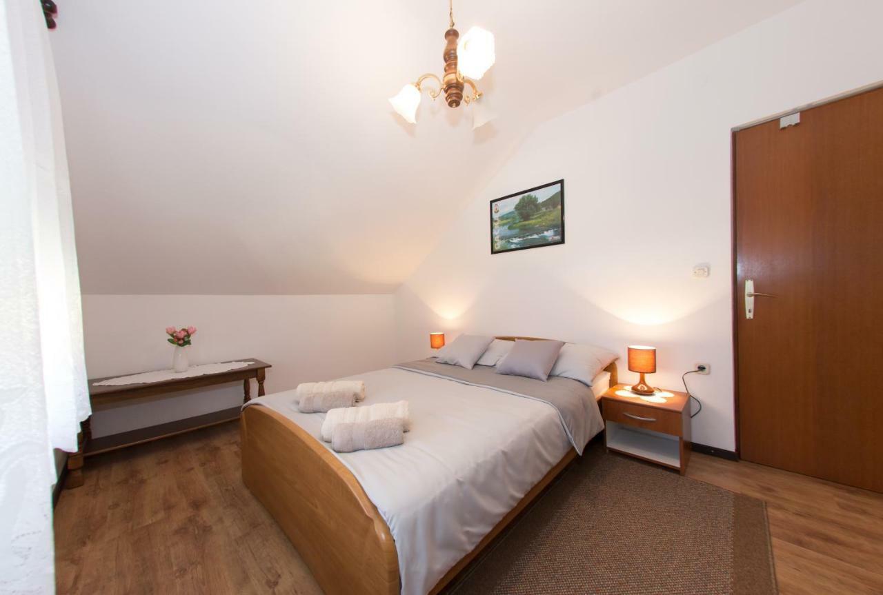 Apartamento Apartman Dubravcic Otočac Exterior foto