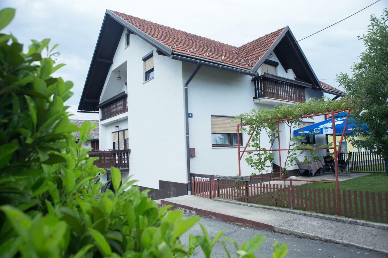 Apartamento Apartman Dubravcic Otočac Exterior foto