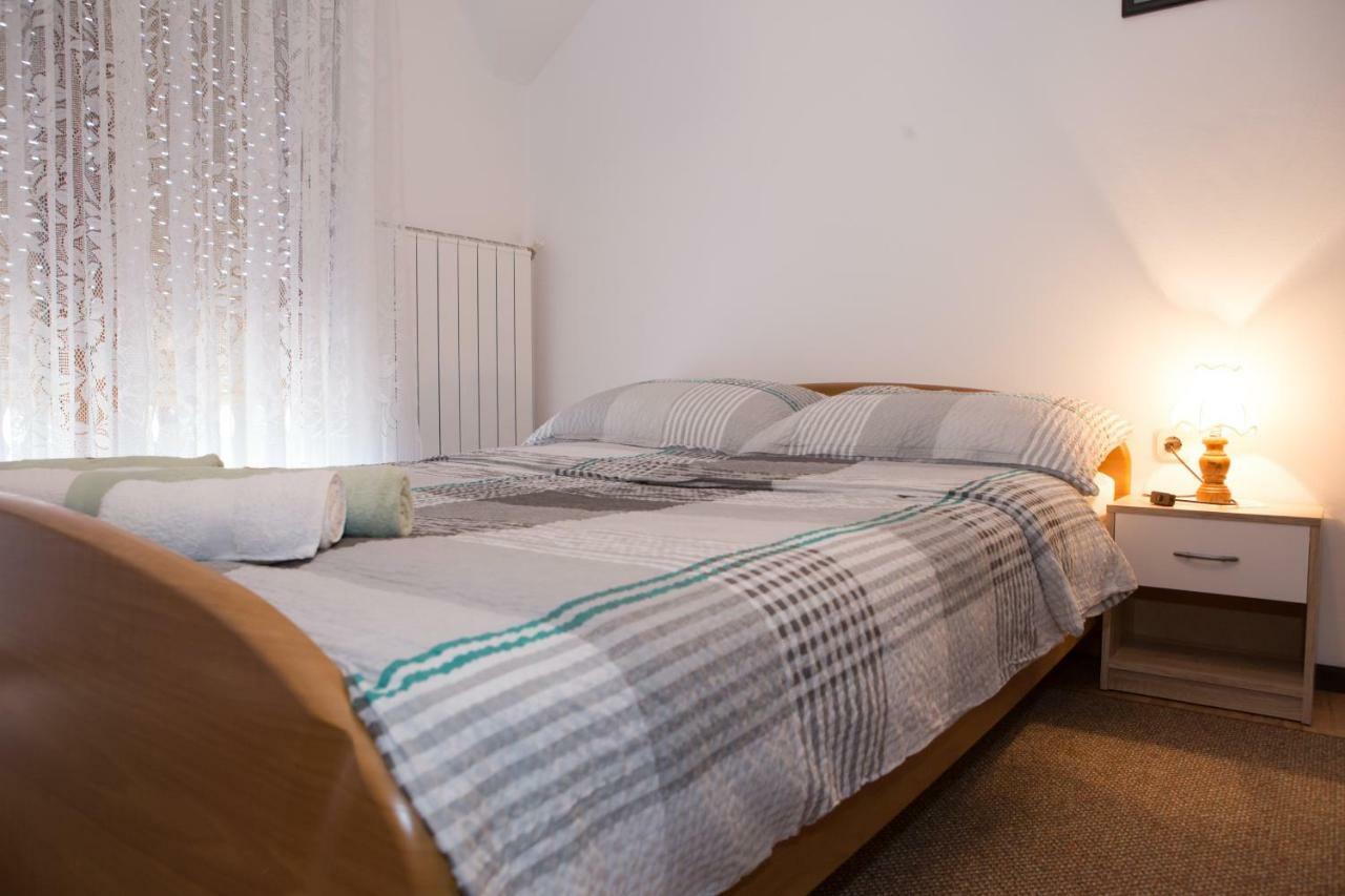 Apartamento Apartman Dubravcic Otočac Exterior foto