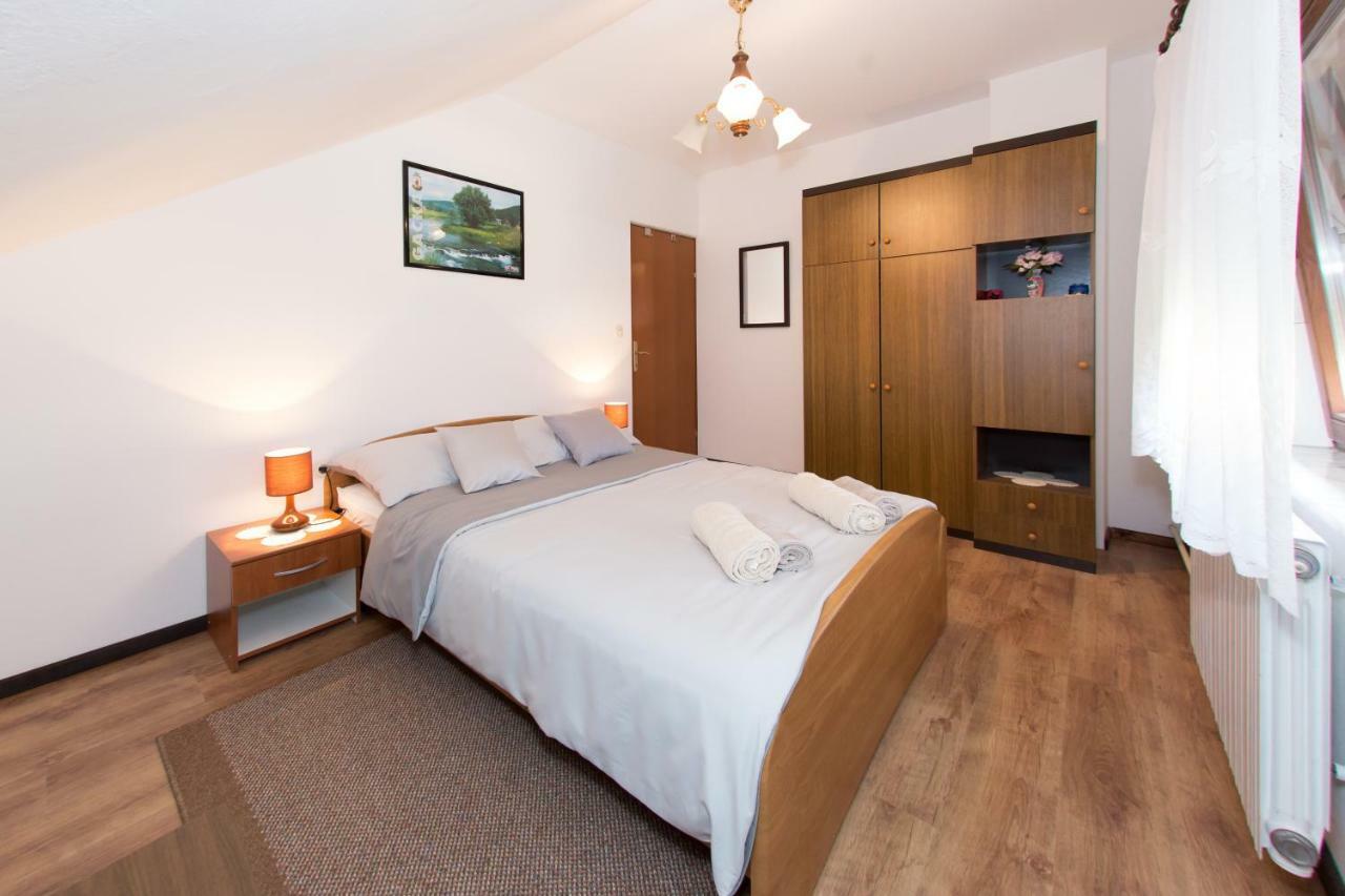 Apartamento Apartman Dubravcic Otočac Exterior foto